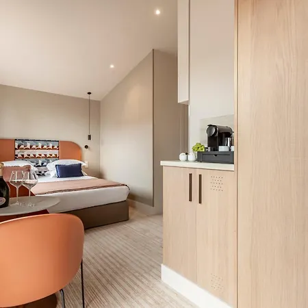 Fl By Sweett Otel 4*