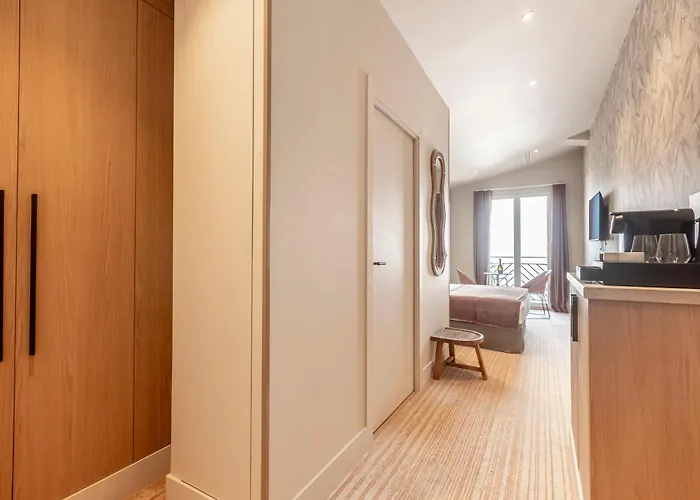 Fl By Sweett Hotel